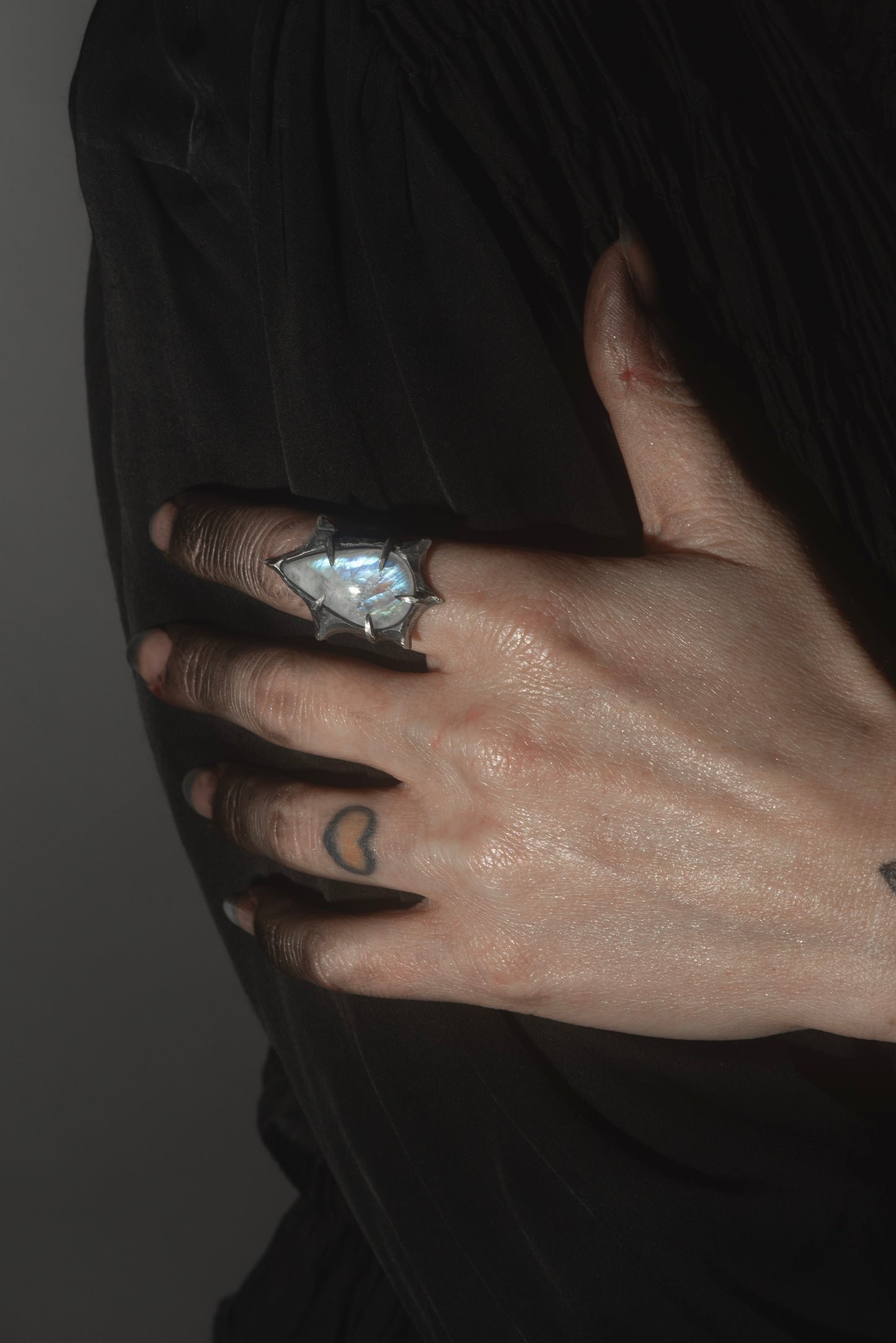 Cruel Ring // Rainbow Moonstone