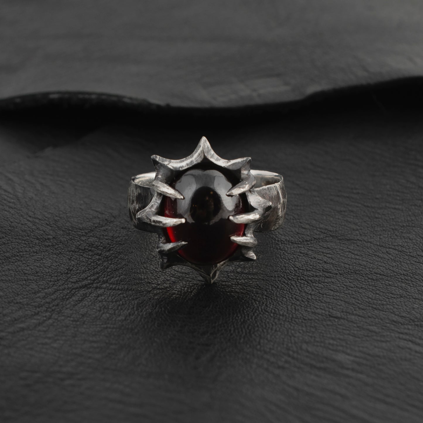 Anemnesis Ring // Garnet