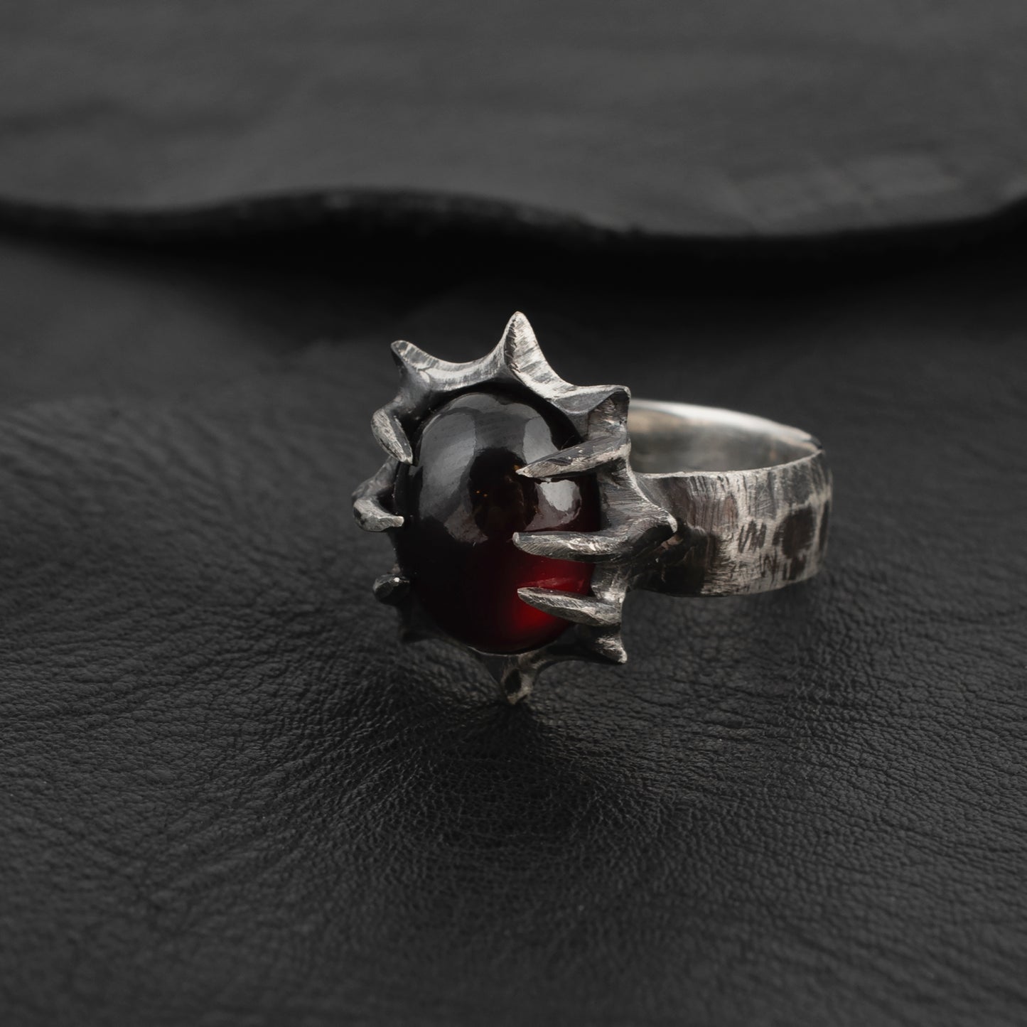 Anemnesis Ring // Garnet