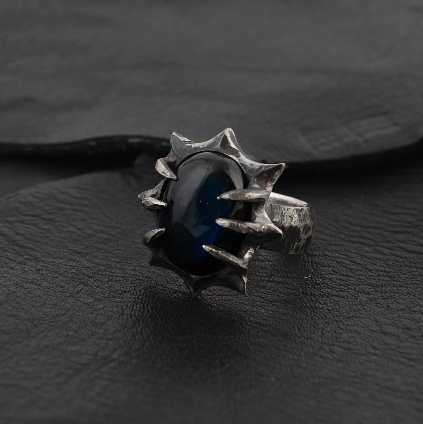 Feoil Ring // Labradorite