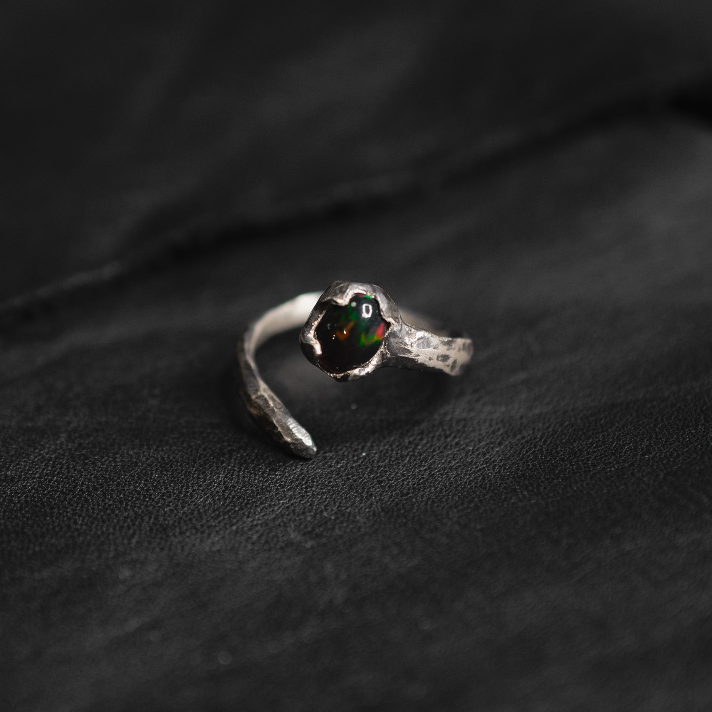 Sept Ring // Black Opal