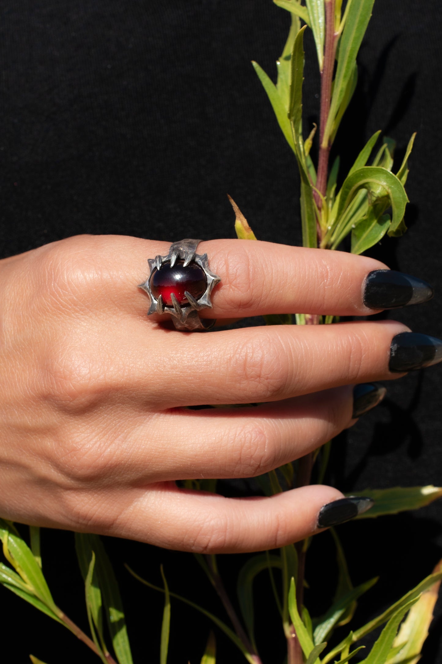 Anemnesis Ring // Garnet