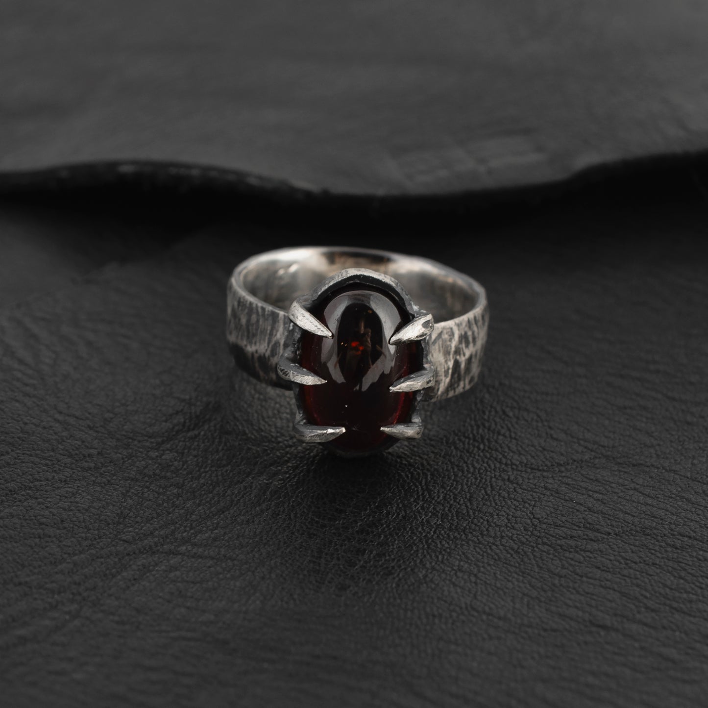 Bloodwar  Ring // Garnet