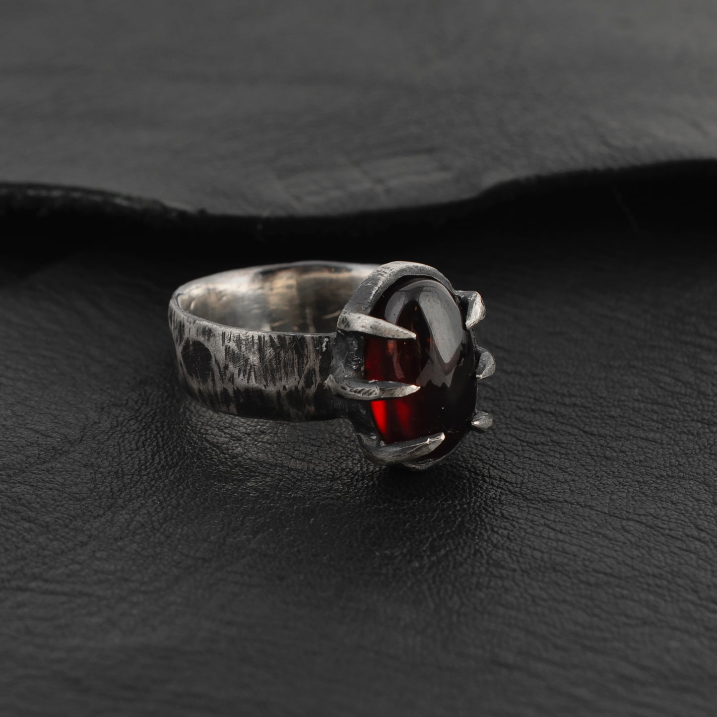 Bloodwar  Ring // Garnet