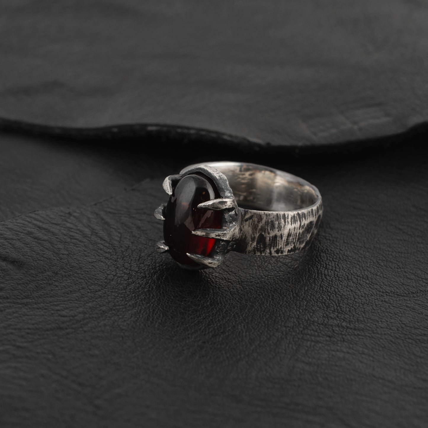 Bloodwar  Ring // Garnet