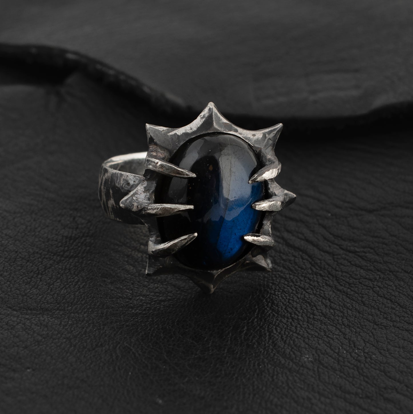 Feoil Ring // Labradorite
