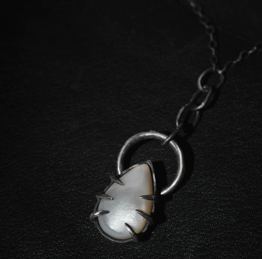 Fade Necklace // Mother Of Pearl