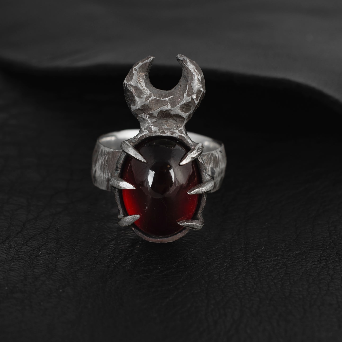 Vanishing Ring // Garnet