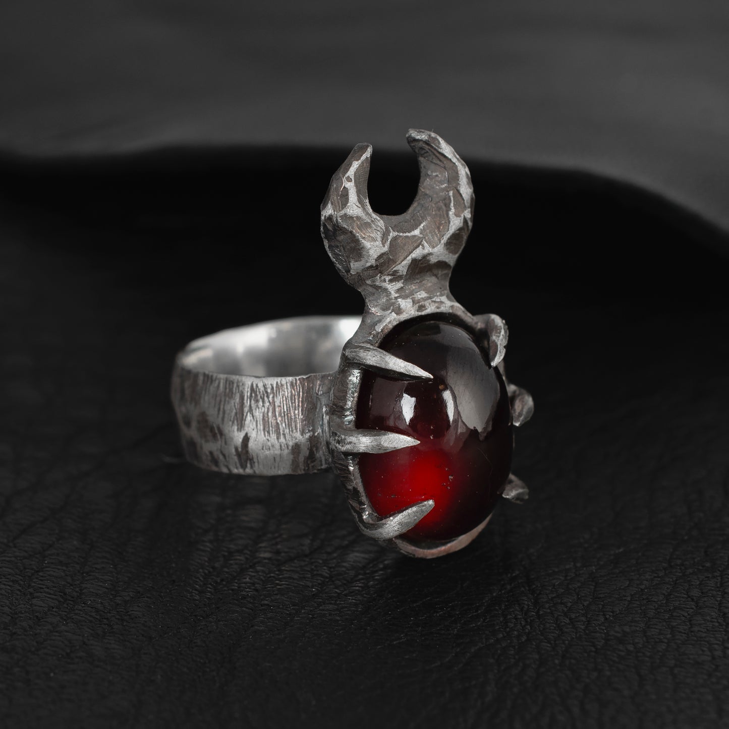 Vanishing Ring // Garnet