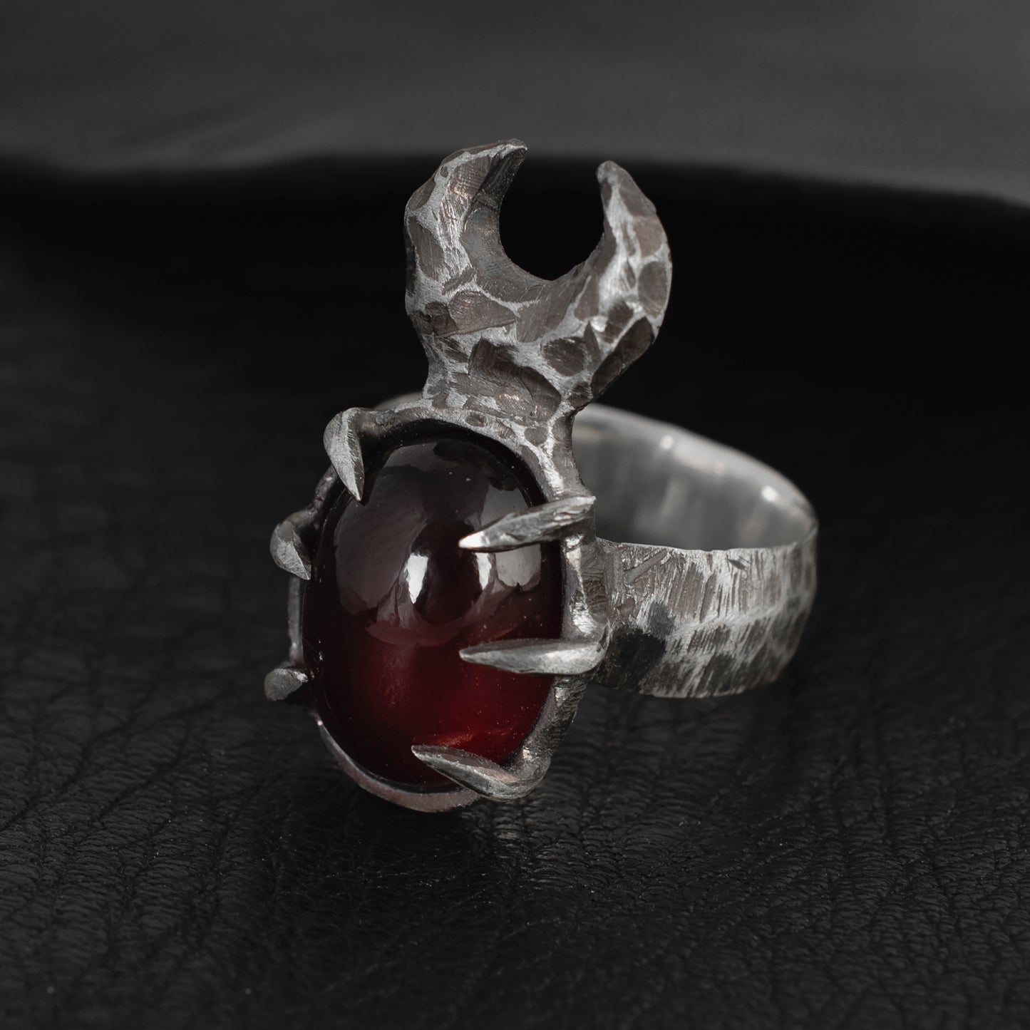 Vanishing Ring // Garnet
